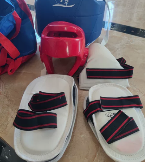 跆拳道护具，全套，适合1-3年级，标准体重...