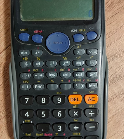 卡西欧的电子计算机，成色看下图，虽然有些字...