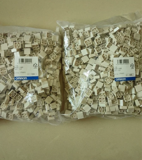 欧姆龙按键帽B32-1300,全新原厂包装...