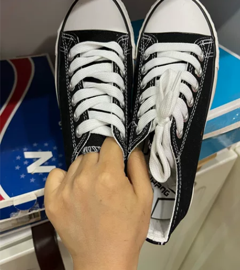 女鞋帆布鞋板鞋36码 全新未穿 有点小瑕疵...