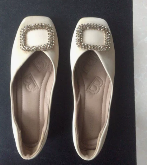 九成新单鞋，38码。米白色。 感兴趣的话点...