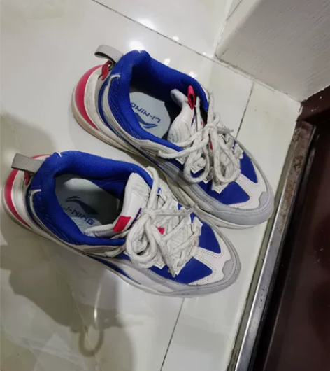 李宁  37码  红蓝色  九成新  60...