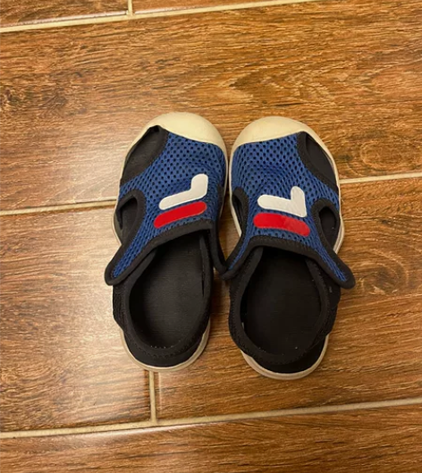 斐乐男童凉鞋，尺码26，9c，内长16cm...