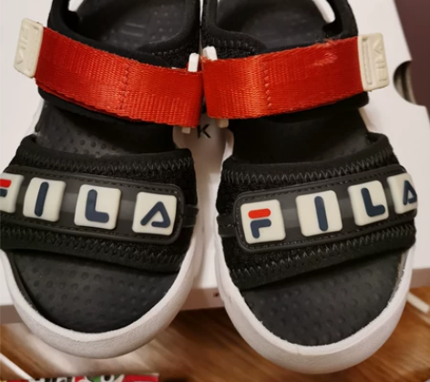 斐乐儿童凉鞋  专柜购买 自己看尺码  原...