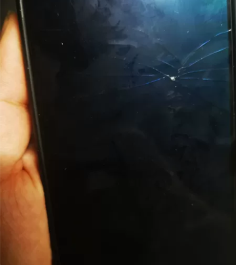 华为mate10pro，6加64g，换过外...