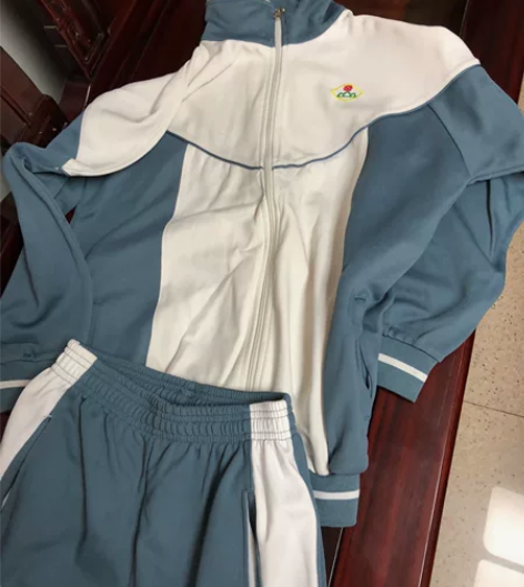 佛山市荣山中学校服，一套，冬装，非全新，尺...