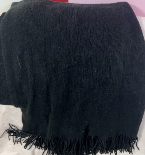 Lily 女士黑色围巾 冬季 已剪标 便宜...