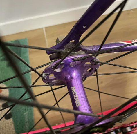 死飞，比较老的车了 没有刹车！！可以自己装...