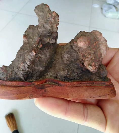 七八十年代老奇石一块，可以做毛笔架，不含毛...
