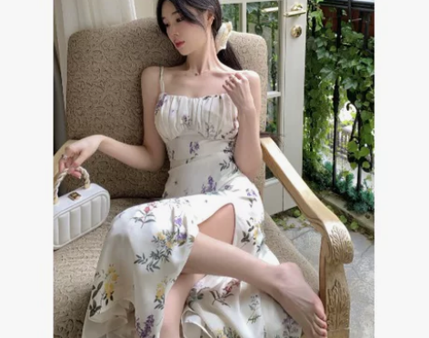 高级感碎花吊带连衣裙女2022年夏季新款法...