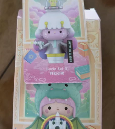 出泡泡玛特密语娃娃图书馆系列 科幻小说 拆...