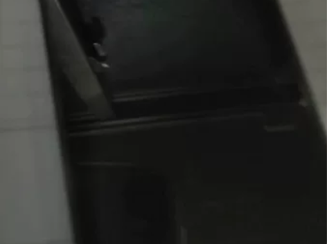 荣耀x20 换过外屏现在屏幕上面有一个裂纹...