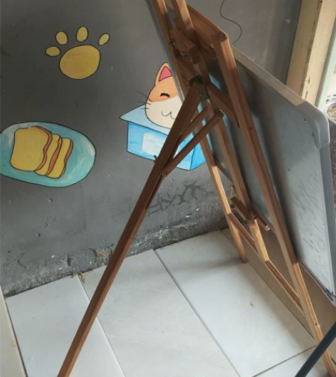 闲置画板画架一起40元出，1.5米画架木制...