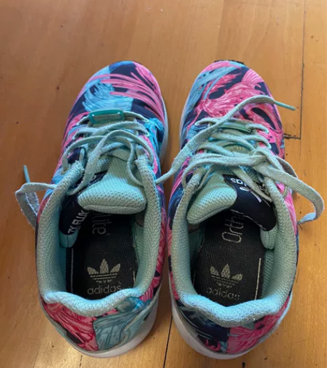 阿迪运动鞋，挺新，内长20.5 感兴趣的话...