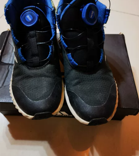 耐克运动鞋，八成新，娃娃脚长太快买来没穿两...