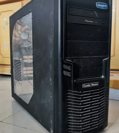 出电脑机箱带三个风扇一个光驱，风扇正常使用...