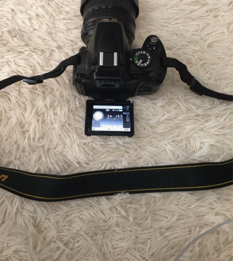 由于工作原因用不到单反相机现低价转让：尼康...