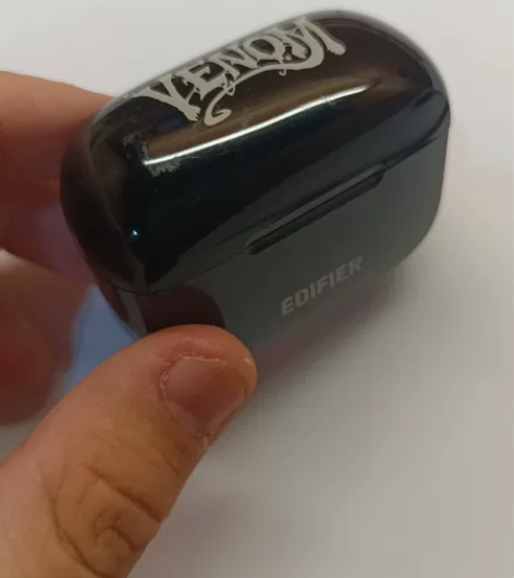 漫步者毒液联名款，外壳有使用痕迹，其他的完...