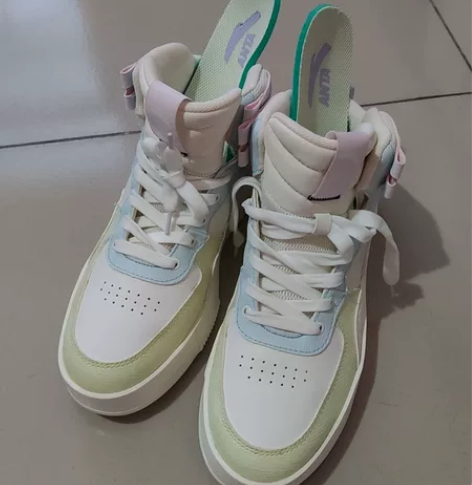 安踏奶盖鞋，板鞋女款40码，穿着一次。买来...