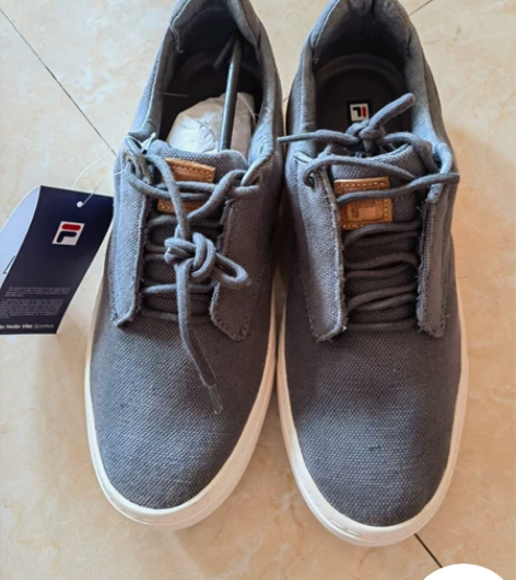 FILA斐乐经典帆布鞋,全新,42码 感兴...