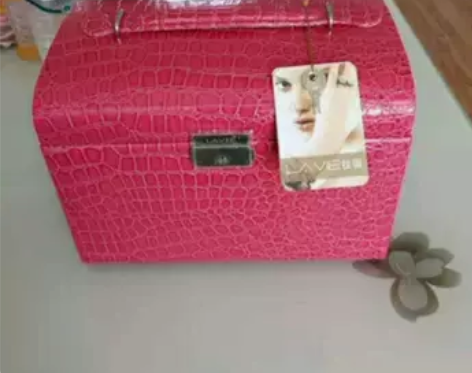 首饰盒    九成新欧式带锁木质饰品收纳盒...