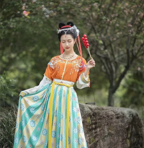 打包收来的汉服坦领晋制交领大袖衫，原价一两...