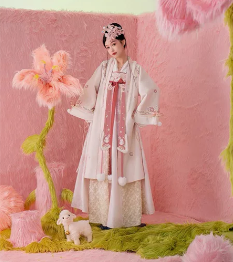 代拍七月夕汉服的全套s码 绒绒 短衫绣花齐...