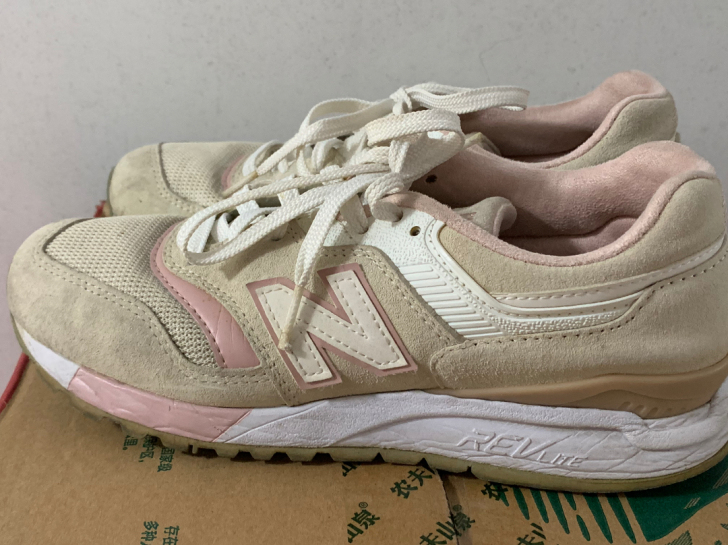 New balance 新百伦粉白拼色跑鞋...