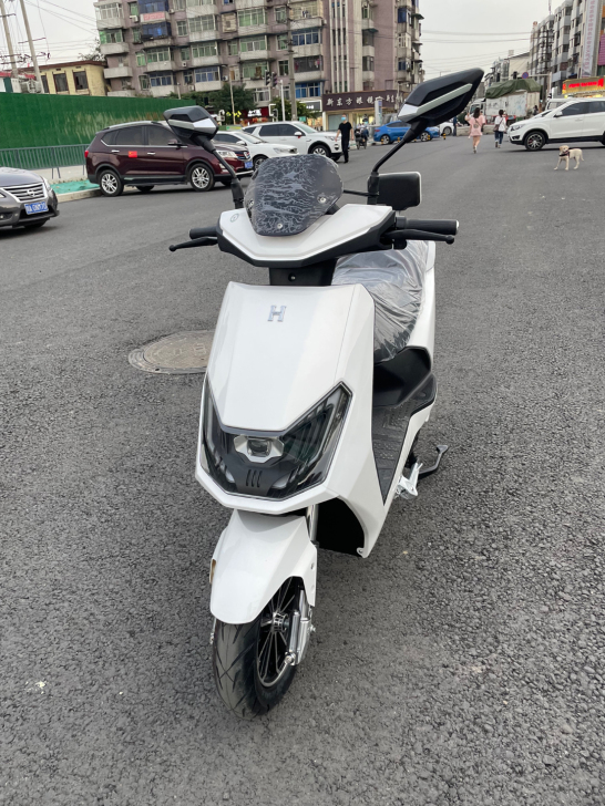 T8-YT1800DT-2 72V32AH...