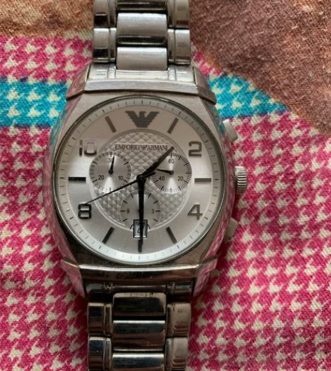 闲置9成新阿玛尼时装手表 感兴趣的话点“我...