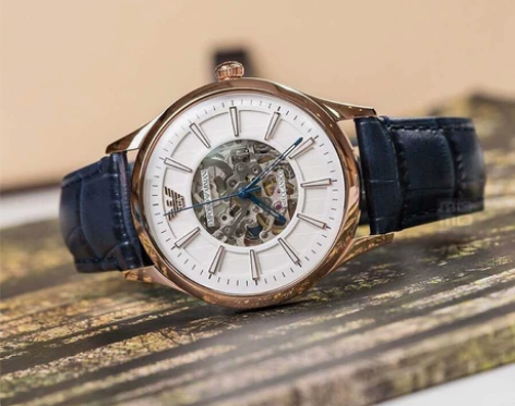 阿玛尼手表，朋友专柜购入送我，一直很没带，...