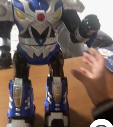 变形金刚，四肢灵活，感兴趣的拍。 感兴趣的...