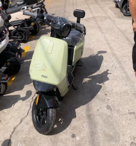 小牛电动新品B2,都市版3999,速度40...