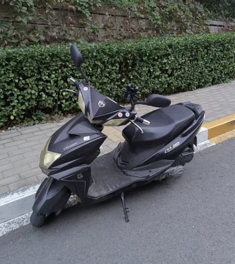 出售二手踏板摩托车,已经骑了不到8000公...