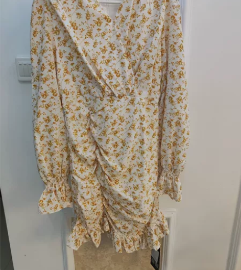 温柔风褶皱荷叶边V领碎花裙,黄色M码,可以...