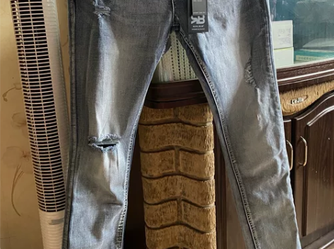 微弹破洞水洗牛仔裤 全新32码 裤长105...