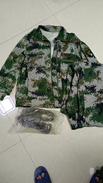 迷彩服穿了半小时，上衣180/100，裤子...