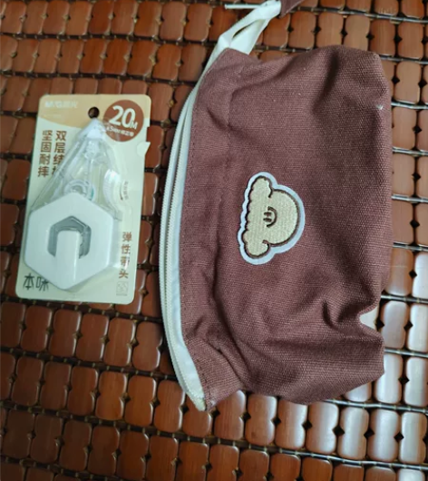 全新修正带和小笔袋，包邮 感兴趣的话点“我...