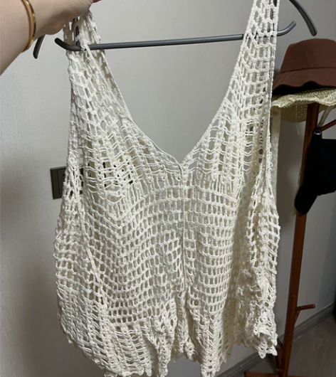 全新镂空背心 里面可搭吊带和短袖或薄长袖 ...