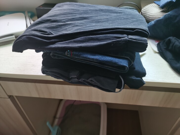 7条裤子，4件衣服，大部分棉麻的，新旧皆有...
