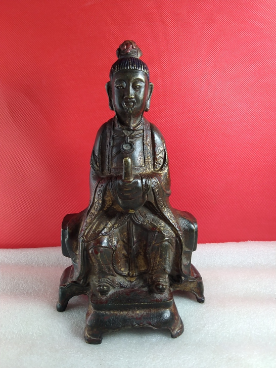 老铜神像一尊