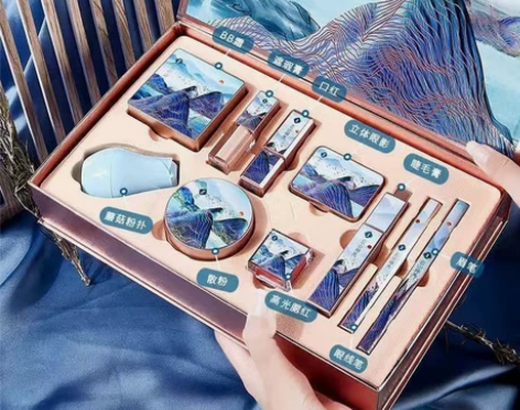 美妆店倒闭 清一批彩妆套盒 还剩十几套 卖...