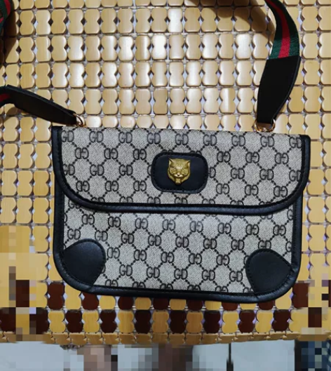 宽带虎头信封包单肩斜挎包全新无吊牌，买了没...