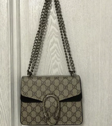 小斜挎包，非专柜，大家懂的。黑色侧面，全新...