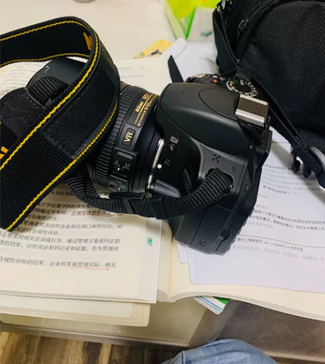 ?D3200尼康单反，无维修、无磕碰，如图...