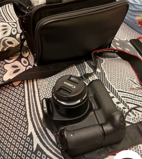 佳能单反600D  配50/1.8 小痰盂...