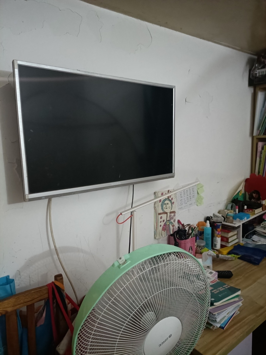 康佳液晶电视 32寸功能完好 清晰 没有任...