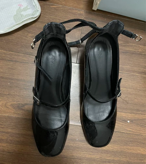 复古玛丽珍鞋35-36码 黑色亮面质量很好...