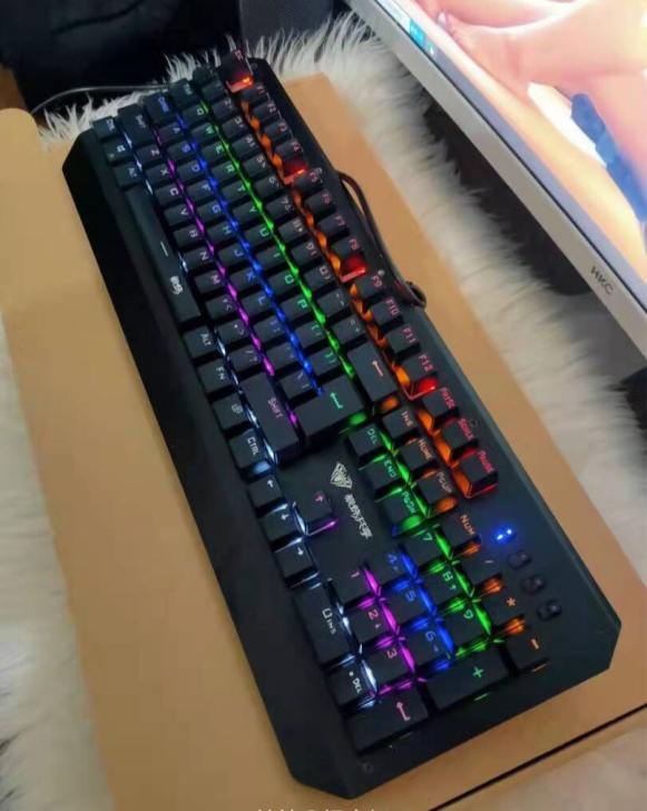 包邮全国！品牌：狼蛛 青轴真机械键盘，按键...