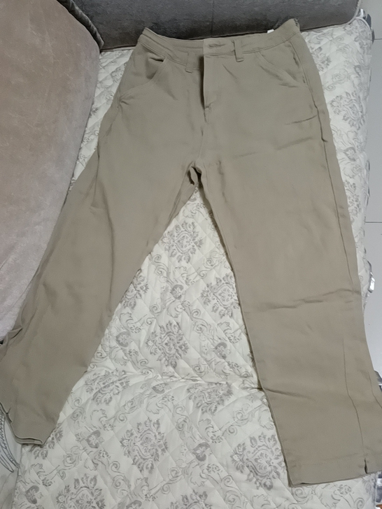 由于本人减肥成功,现将曾经穿过两次的女士九...